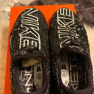 Women’s Nike React Metcon Sneakers Size 9